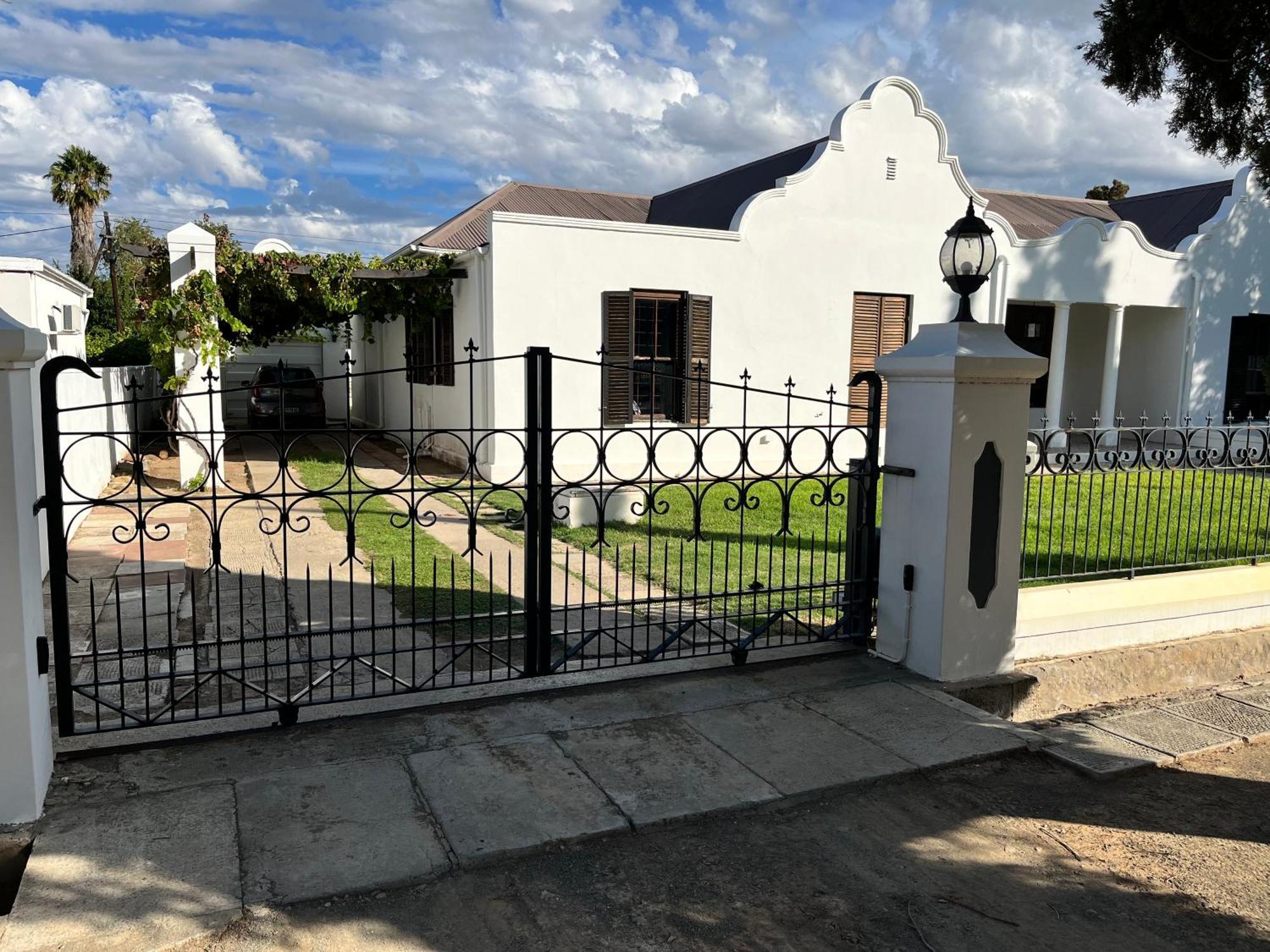 Toni'S Cottage Graaff Reinet Exterior photo